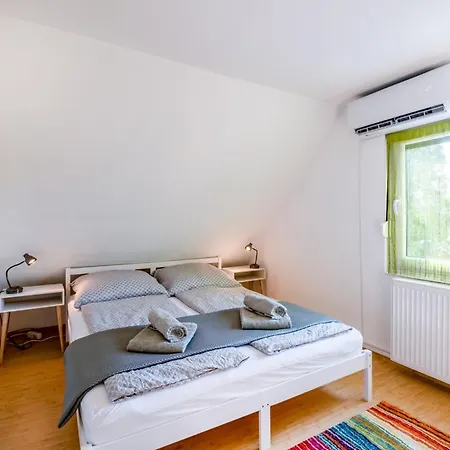 Casa Oliva Private Jacuzzi & Sauna شقة